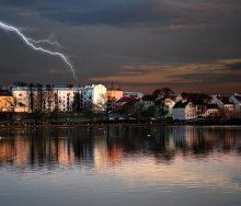 lightning over the city / ***