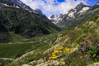 The Valley Myrdy / ***