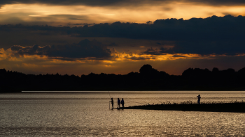 Sunset on the lake. / ***