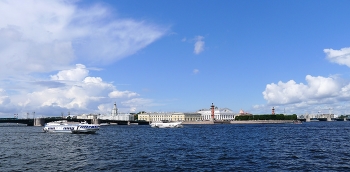 The city on the Neva River. / ***