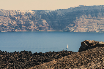 Lone White Sail / ***