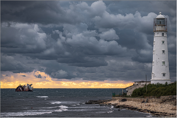 Lighthouse / ***