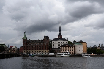 Fog dissipates / ***