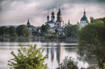 Above the lake / ***