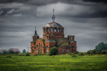Abandoned Church / ***