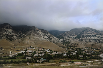 Before the rain / ***