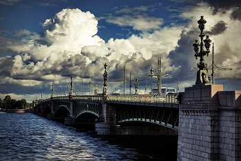 Trinity Bridge / ***