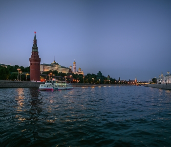 View of the Kremlin / ***