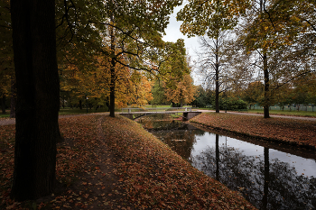 In the fall the park ... / ***