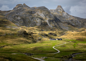 at the foot of the mountains / ***