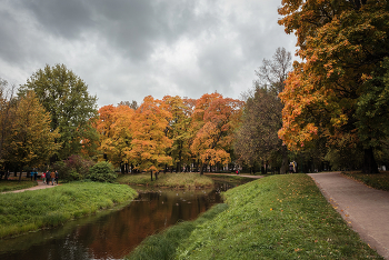 In the fall the park ... / ***