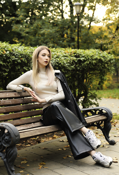 In autumn park / ***