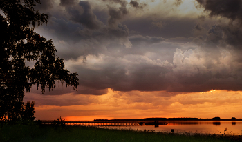 Sunset on the lake / ***