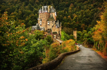 Eltz Castle / ***