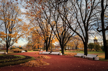 In the fall the park ... / ***