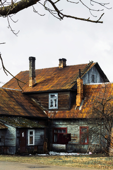 an old house / ***