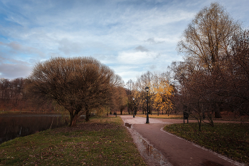 In the fall the park ... / ***