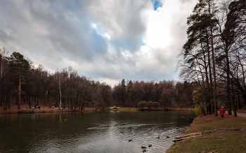 In the fall the park ... / ***