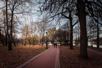 In the fall the park ... / ***