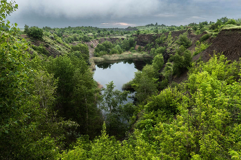 Old quarry / ***