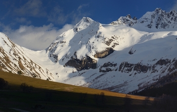 Sunset in the mountains / ***