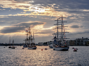Ships / ***