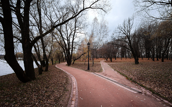 In the fall the park ... / ***