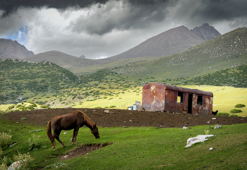 somewhere in the mountains / ***