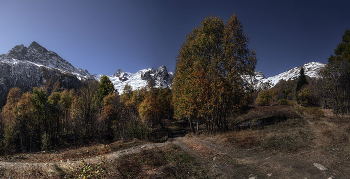 Autumn in the mountains ... / ***