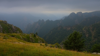 Dawn in the mountains / ***