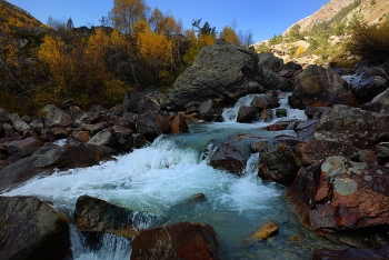 Dawn in the mountains / ***