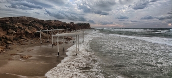 Deserted beach / ***