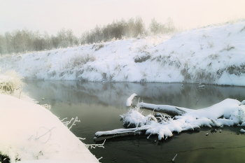 On the winter river / ***