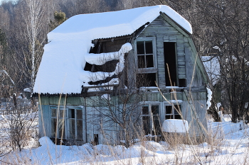 House by the River / ***