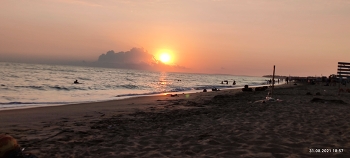 Sunset over the sea / ***