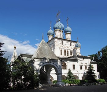 Church of the Kazan Icon of the Mother of God in Kolomenskoye / ***