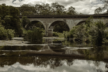 Old Bridge / ***