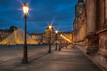 Louvre / ***