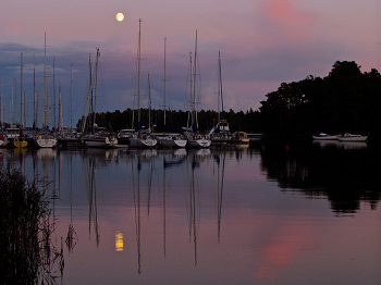 Full moon / ***