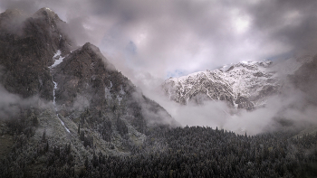 Snow And Frost Mountains / ***