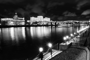 Moscow at night / ***