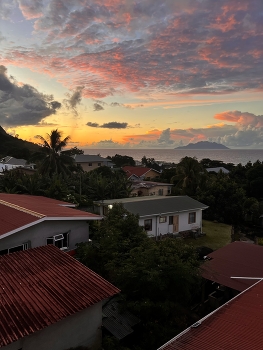 Sunset in Seychelles / ***