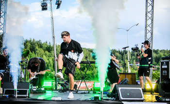 &nbsp; / https://www.instagram.com/vaguro_vuv/