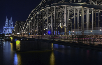 Bridge at night / ***