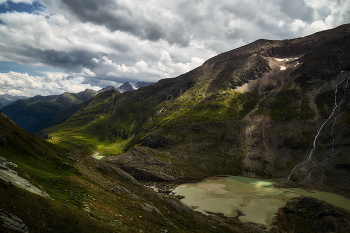 The road in the Alps / ***