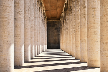 Colonnade / ***