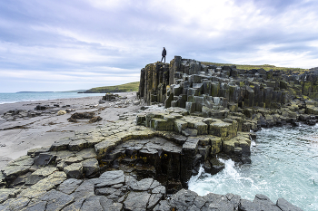 On the edge of the earth / ***