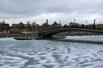 Luzhkov Bridge / ***