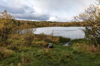 Autumn on the Lake / ***