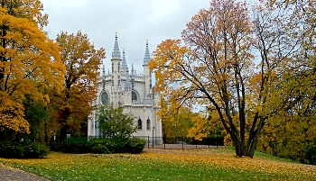 Gothic chapel / ***